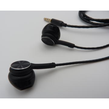 Earbud Headphone Berkabel dengan Mikrofon